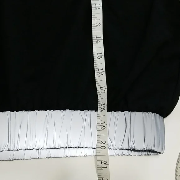 Black, crop, hooded, I am a warrior top - Picture 12 of 13